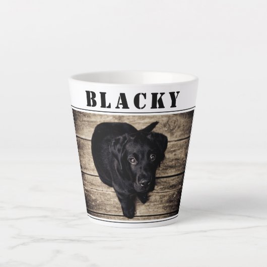 Niedliches Black Dog Foto und Name Milchtasse (Vorderseite)