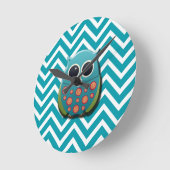 Niedliches Blau und grünes Schaf in Blau und Weiß  Runde Wanduhr (Winkel)