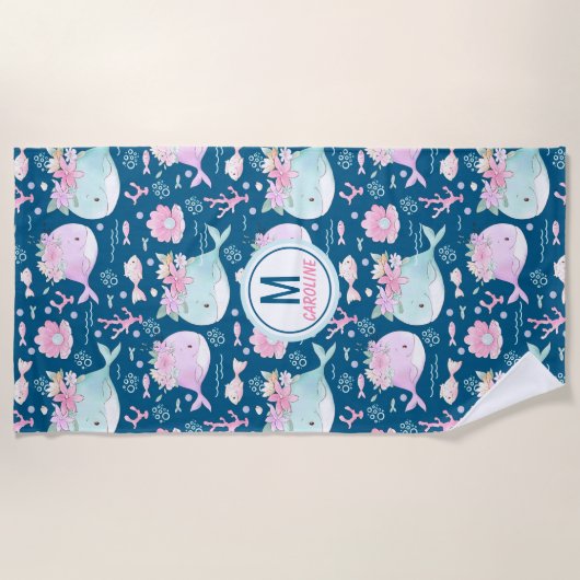 Niedliches Blauer Rosa Blütenwale Monogram Beach H Strandtuch (Vorderseite)
