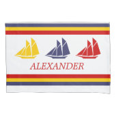 Niedliches blaues gelbes Segelboot Stripe nautisch Kissenbezug (Vorderseite)