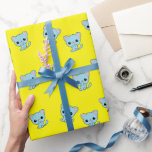 Niedliches blaues Kätzchen auf gelb Geschenkpapier