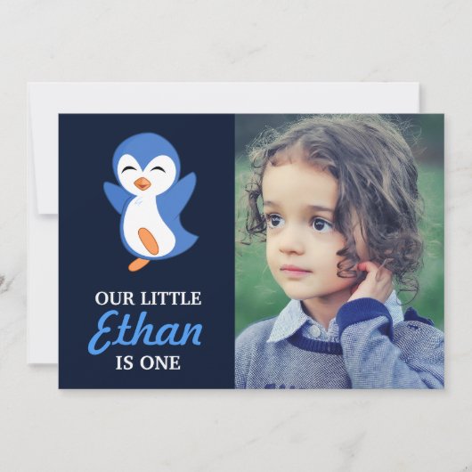 Niedliches blaues Penguin-Baby-Jungen-erstes Einladung (Vorderseite)