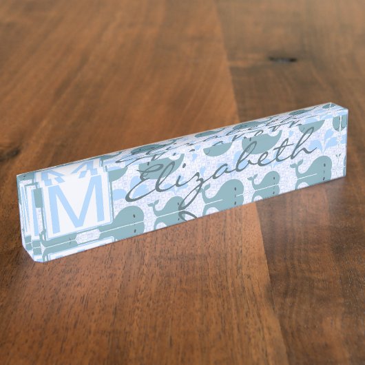 Niedliches Blauwal-Muster-Monogramm Namensplakette (Seite)