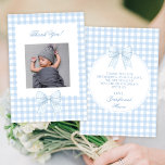 Niedliches Blue Bow Baby Dusche Foto Dankeschön Ka Dankeskarte<br><div class="desc">Erleben Sie zeitlose Eleganz mit unserem klassischen Baby Boy Dusche Foto Dankeschön Karten und zeigen Sie ein charmantes Baby Blue Gingham Bugband. Mit diesen personalisierten Dankeskarten bedanken Sie sich stilvoll.</div>