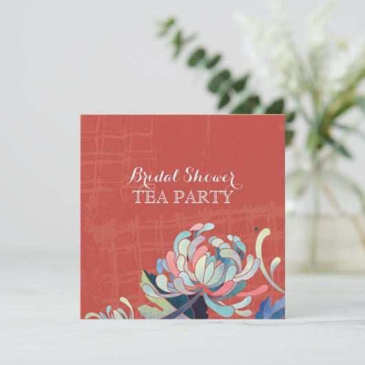 Niedliches Blumenrotes Brautparty Tee Party Einladung (Stehend Vorderseite)