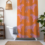 Niedliches Boho Orange und rosa Tiger Art Muster Duschvorhang<br><div class="desc">Trendige und farbenfrohe Musterkunst eines Safari-Tigers in Rosa und Orange.</div>
