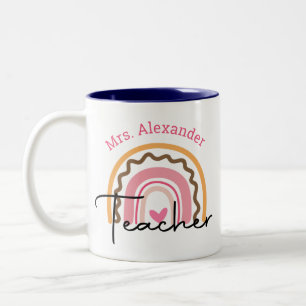 Niedliches Boho Rainbow-Lehrer-Wertungsmonogramm Zweifarbige Tasse