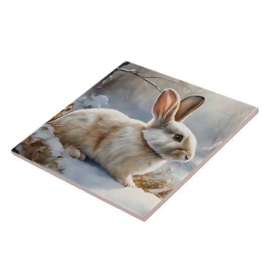 Niedliches braunes und weißes Kaninchen im Schnee Fliese (Seite)