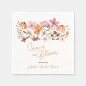 Niedliches Brautparty auf der Wiese Serviette (Vorderseite)