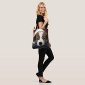 Niedliches Brown und weißer Welpe Tasche (Am Model)