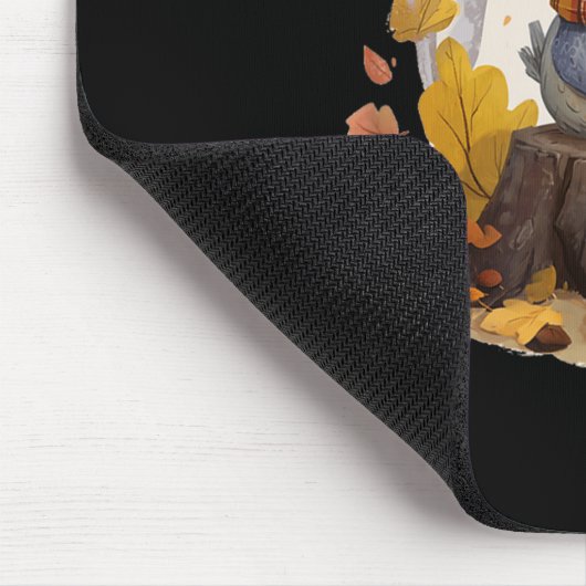 Niedliches Buch Lowl in Herbstwald Kostüme Mousepad (Ecke)