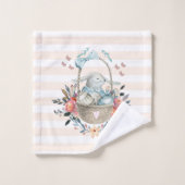 Niedliches Bunny in einem Korb mit Eiern und Hübsc Badhandtuch Set (Waschlappen)