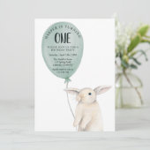 Niedliches Bunny mit Ballon Geburtstag Einladung (Stehend Vorderseite)