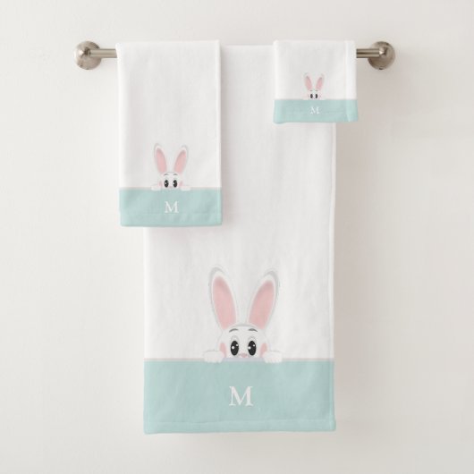 Niedliches Bunny & Monogram auf hellblauer Aquamar Badhandtuch Set (Insitu)