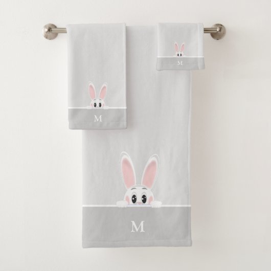 Niedliches Bunny & Monogram auf Light Silver Grau Badhandtuch Set (Insitu)