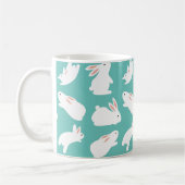 Niedliches Bunny Rabbit Pattern auf Aquamarinem Kaffeetasse (Links)
