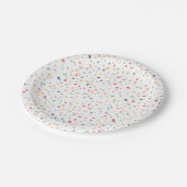 Niedliches buntes Confetti-Punkt-Muster Pappteller (Schrägansicht)