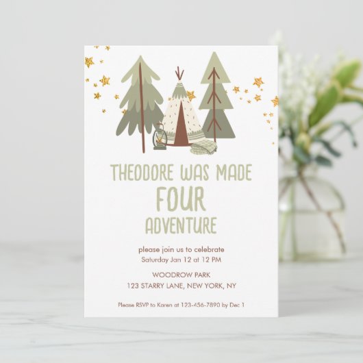 Niedliches Camping Adventure Vierte Geburtstag Einladung (Stehend Vorderseite)