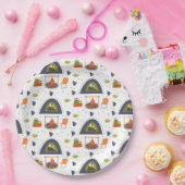 Niedliches Camping mit Feuer und Zeltgras rund Pappteller (Party)