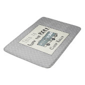 Niedliches Camping RV "This is How We Roll" Person Badematte (Schrägansicht)