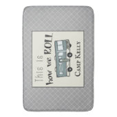 Niedliches Camping RV "This is How We Roll" Person Badematte (Vorderseite Vertikal)