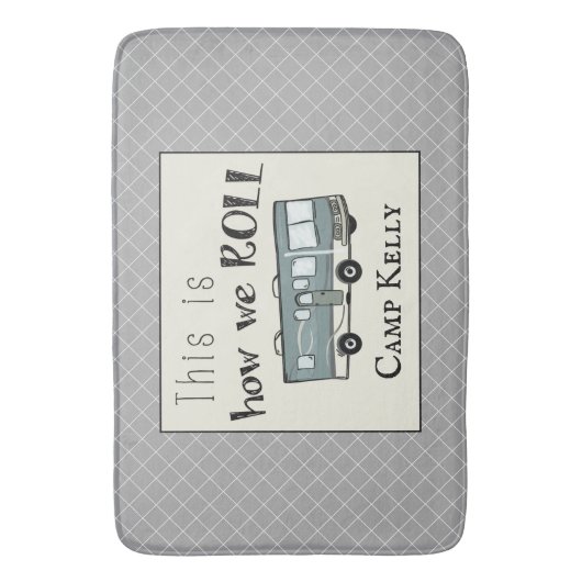 Niedliches Camping RV "This is How We Roll" Person Badematte (Vorderseite Vertikal)