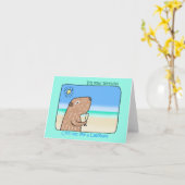 Niedliches Capybara-Erfrischung am Strand zum Gebu Karte (Gelbe Blume)