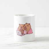 Niedliches Capybaras-Abkühlen mit Popcorn und Kaffeetasse (Mittel)