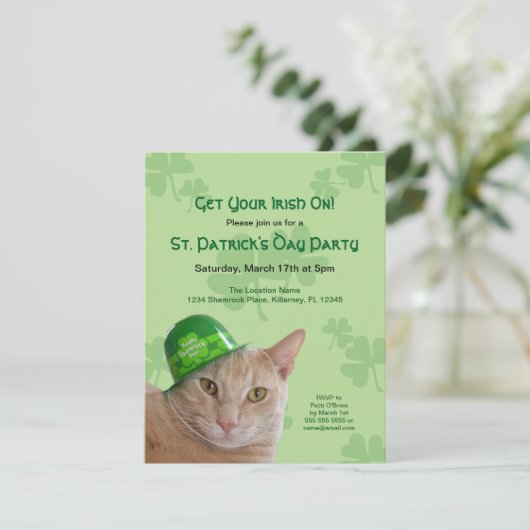 Niedliches Cat Kleeblatt Hat St. Patrick's Day Par Einladung (Stehend Vorderseite)