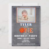 Niedliches Chalkboard Basketball Foto 1. Geburtsta Einladung (Vorderseite)