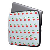 Niedliches Cherry-Muster auf hellblauer Monogramm Laptopschutzhülle (Vorderseite Links)