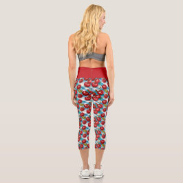 Niedliches Cherry und blaues Kariertes Muster Capri Leggings