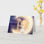 Niedliches Chibi Mädchen, das Harfe auf dem Karte (Gelbe Blume)