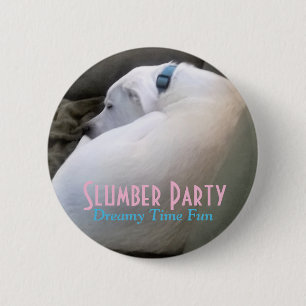 Niedliches Chubby White Sleeping Puppy Doppy Slumb Button