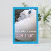 Niedliches Chubby White Sleeping Puppy Doppy Slumb Einladung (Stehend Vorderseite)