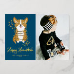 Niedliches Corgi und String Lights Foto Happy Hanu Folien Feiertagskarte<br><div class="desc">Happy Hanukka! Senden Sie Ihre feierlichen Grüße mit dieser anpassbaren Goldfolie Hanukkah Foto Flachkarte. Es verfügt über einen zauberhaften Korgi,  der in Saitenleuchten verpackt ist. Personalisieren Sie diese,  indem Sie ein Foto,  Namen,  Jahr und andere Details hinzufügen. Diese niedliche Korgi Foto Hanukkah Flachkarte ist in anderen Folienfarben erhältlich.</div>