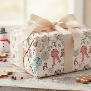 Niedliches Cream Baby's First Christmas Personalis Geschenkpapier