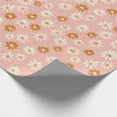 Niedliches Daisy-Blume-Muster - Dusty Pink und Bro Geschenkpapier (Ecke)