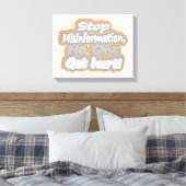 niedliches Design mit "Stopp Misinformation". Jetz Leinwanddruck (Insitu (Schlafzimmer))