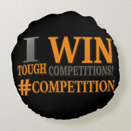 niedliches Design: "TOUGH COMPETITIONS". Jetzt kau Rundes Kissen