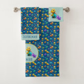 Niedliches Dino Muster blau Name 3d Dinosaurier Ba Badhandtuch Set (Insitu)