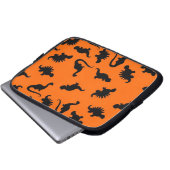 Niedliches Dinosaurier-Muster in Orange Laptopschutzhülle (Vorne Knopf)