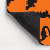 Niedliches Dinosaurier-Muster in Orange Mousepad (Ecke)