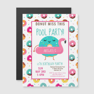 Niedliches Donut Flamingo Birthday Pool Party Girl Magneteinladung