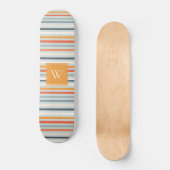 Niedliches dunkelorangefarbenes Muster Monogramm Skateboard (Vorderseite)