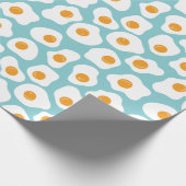 Niedliches Ei-Jolk-Muster in Aquamarin blau Geschenkpapier (Ecke)