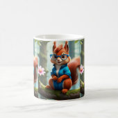 Niedliches Eichhörnchen am Zweig des Baumes Kaffeetasse (Mittel)