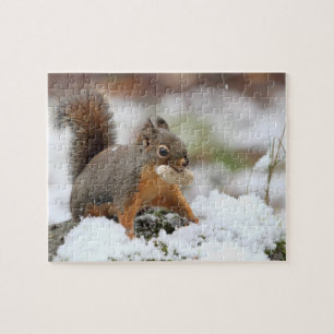 Niedliches Eichhörnchen im Schnee mit Erdnuss Puzzle