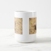 Niedliches Eichhörnchen isst ein Nussbaum-Foto Kaffeetasse (Mittel)