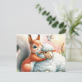 Niedliches Eichhörnchen umarmt ein Schaf Postkarte (Stehend Vorderseite)